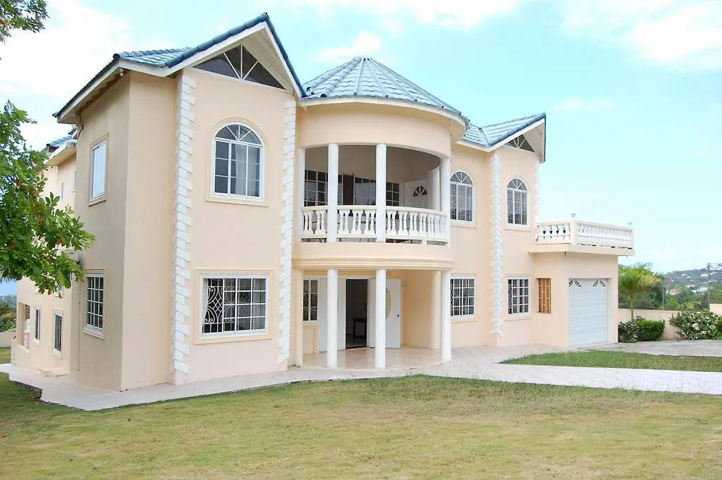 Celebrity Villa Jamaica مونتيغو باي