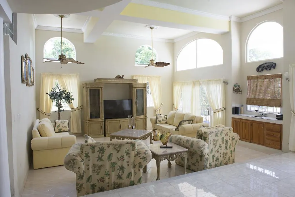 Celebrity Villa Jamaica مونتيغو باي