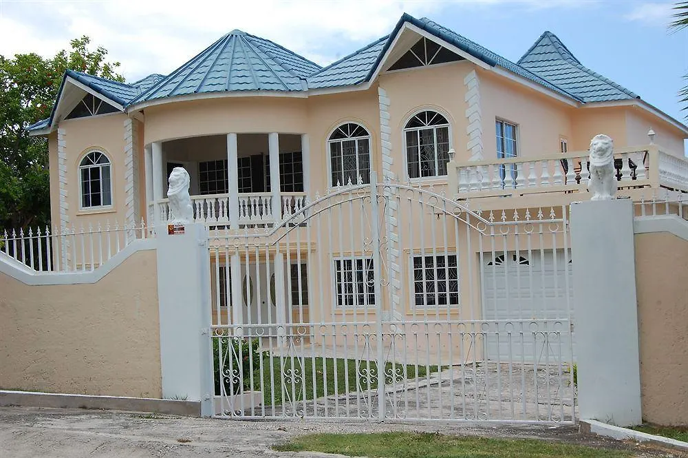 Celebrity Villa Jamaica مونتيغو باي جامايكا