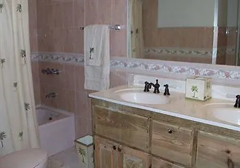 Celebrity Villa Jamaica مونتيغو باي 3*,