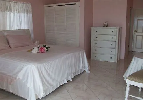 Celebrity Villa Jamaica مونتيغو باي
