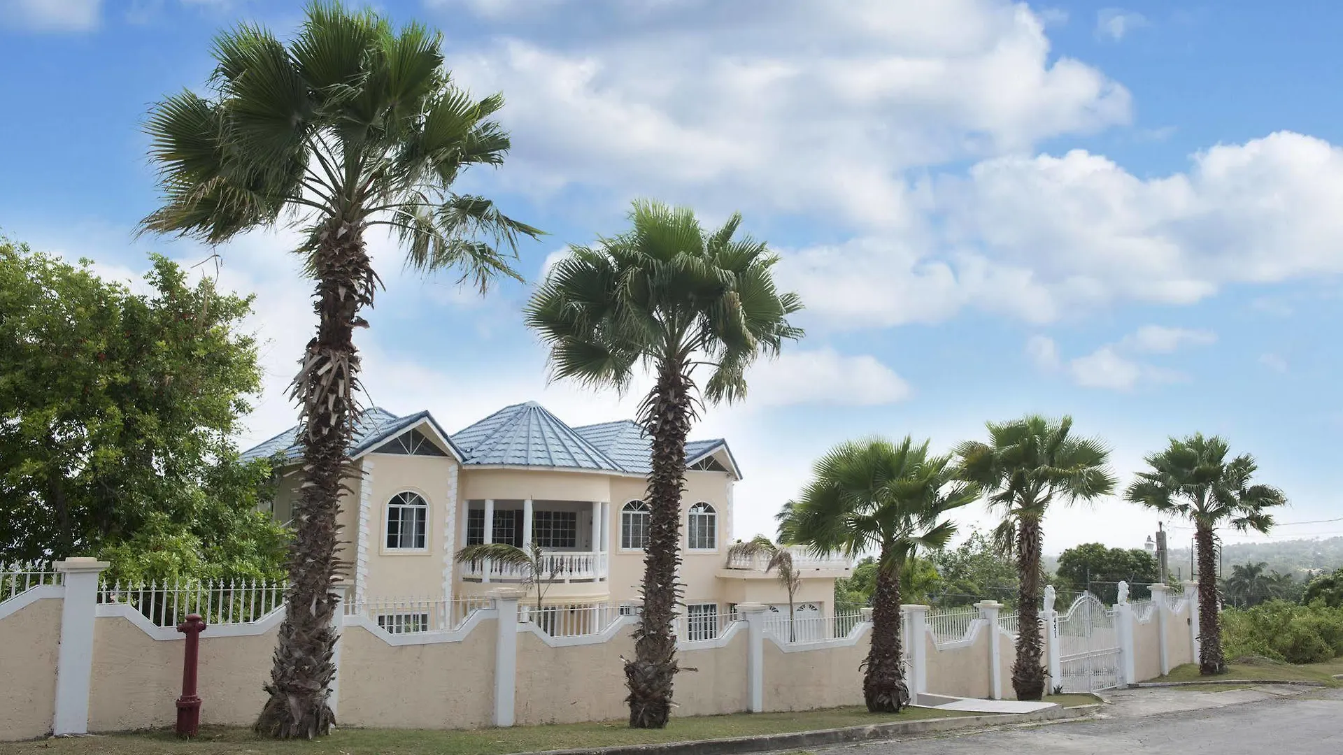Celebrity Villa Jamaica مونتيغو باي بيت ضيافة