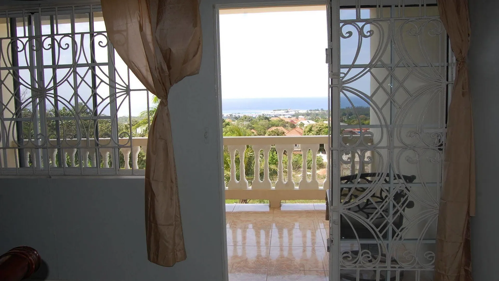 Celebrity Villa Jamaica مونتيغو باي 3*,